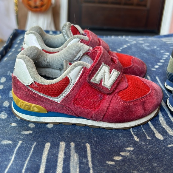 2 pair of New balance sneakers - Picture 4 of 10